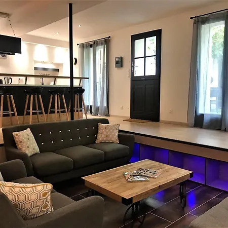 La Maison Cachee * Καρκασόν